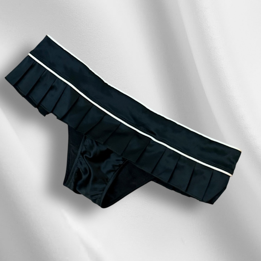 Beach Bunny Blackā Pleated Bikini Bottom